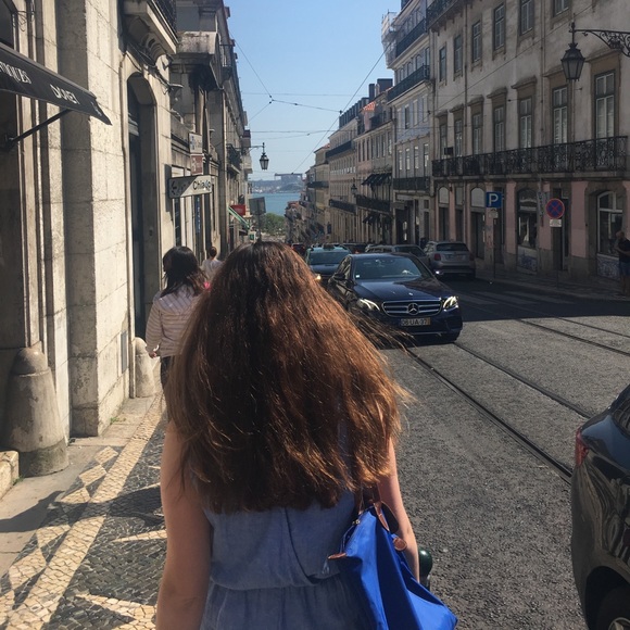 Meet your Posher, Amanda - Picture 2 of 4